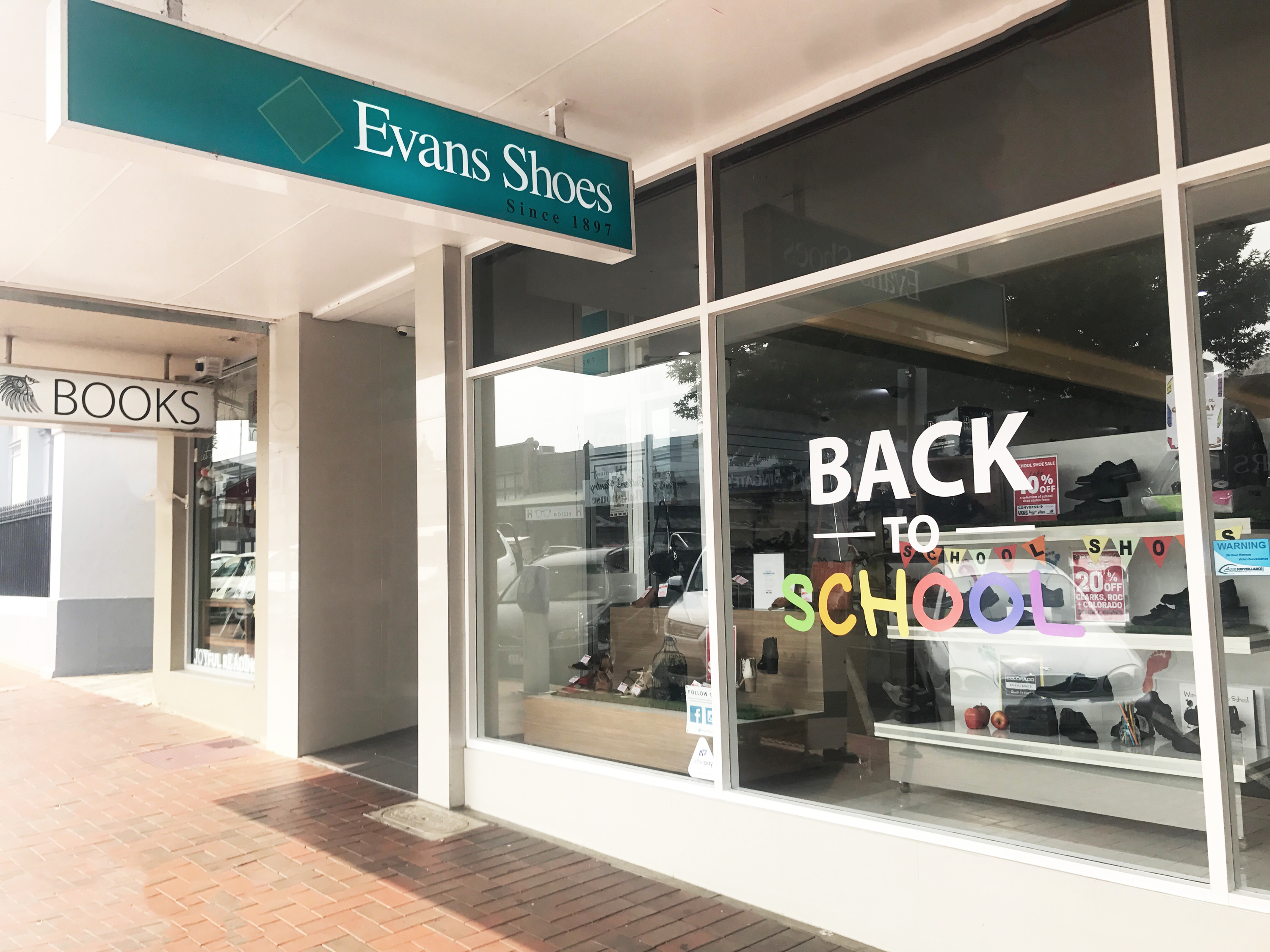 evans shoes albury opening hours