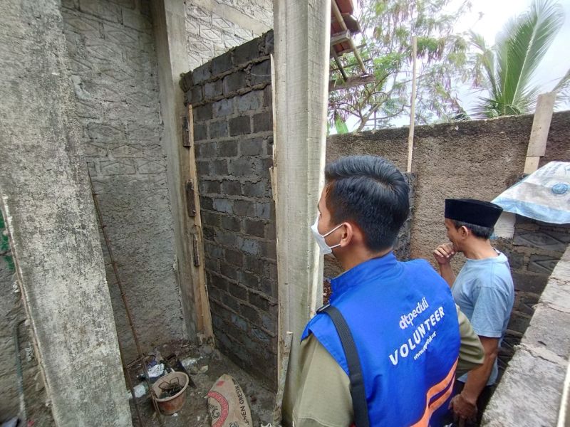 DT Peduli Cianjur Salurkan Bantuan untuk Pembangunan MCK Ponpes Al-Khoiriyyah Cianjur