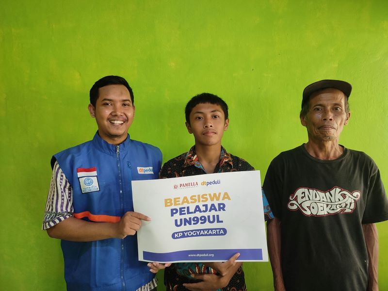 Tanamkan Nilai BAKU, DT Peduli Dampingi Penerima Beasiswa Unggul di Kampung Unggul Puser