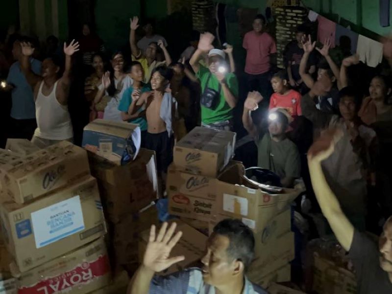 Bantuan Menembus Banjir Tanjung Pura, Haru Warnai Pertemuan Relawan dan Penyintas