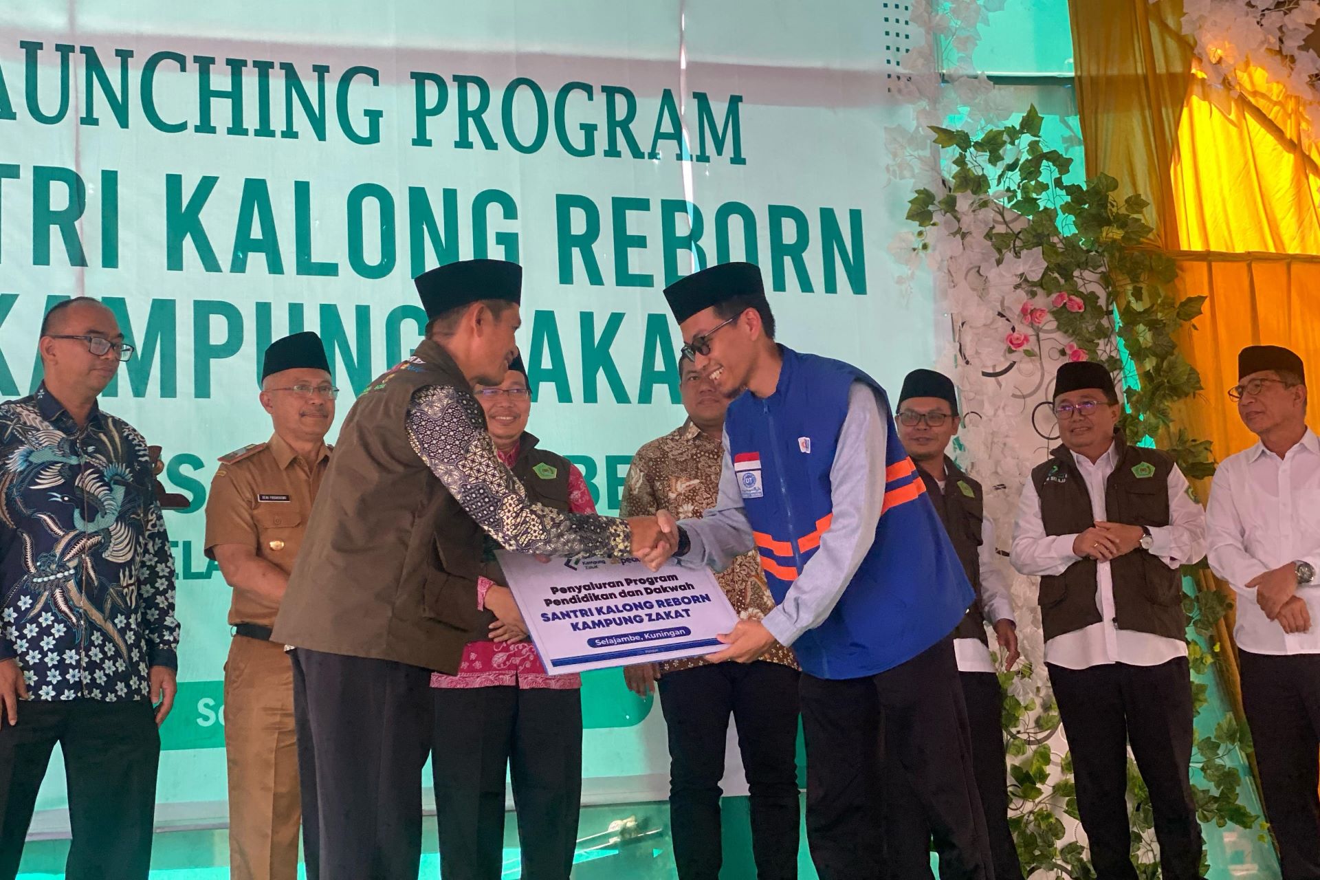 Bangun Remaja Berakhlak Mulia, Baznas Resmikan Santri Kalong Reborn di Kampung Zakat Selajambe
