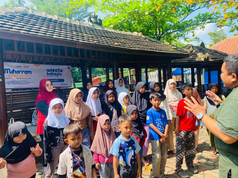 DT Peduli dan MTT Telkomsel Ajak Anak Yatim dan Dhuafa Nikmati Wisata Bahagia di Water Park