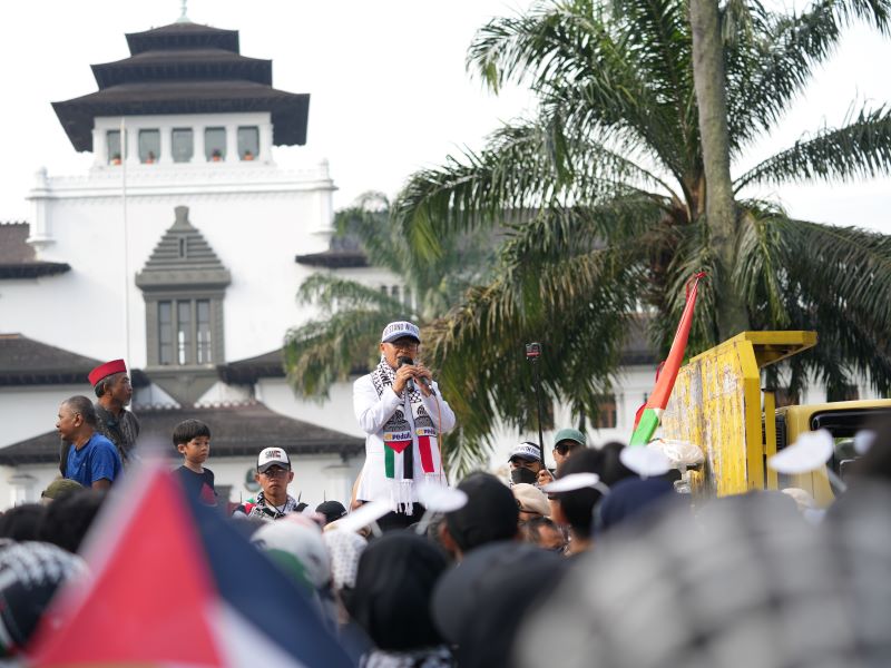 Puluhan Ribu Massa Gelar Aksi Solidaritas dan Doa untuk Palestina di Bandung