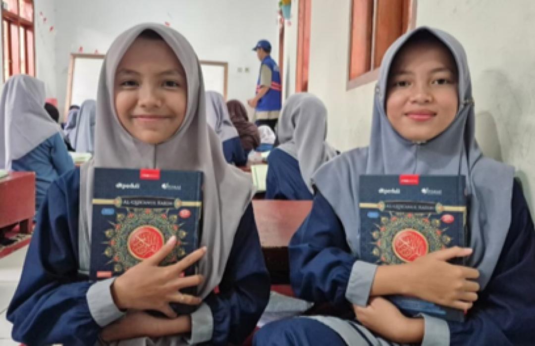 Kunjungi Madrasah di Wilayah Pelosok, DT Peduli Garut Salurkan Mushaf Al-Quran
