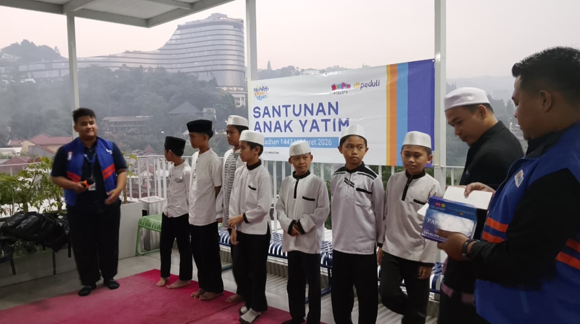 DT Peduli Bandung Salurkan Santunan untuk Anak Yatim Piatu Yayasan Baabussalam di HomPim Play