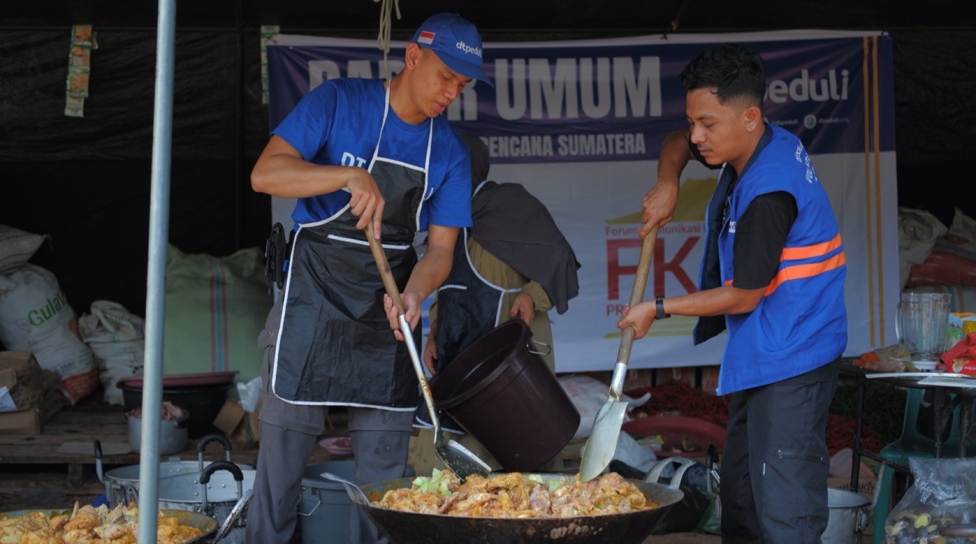DT Peduli dan FORKOM IJK Hadirkan Dapur Umum, Sumur Bor, dan Paket Sembako untuk Warga Tukka