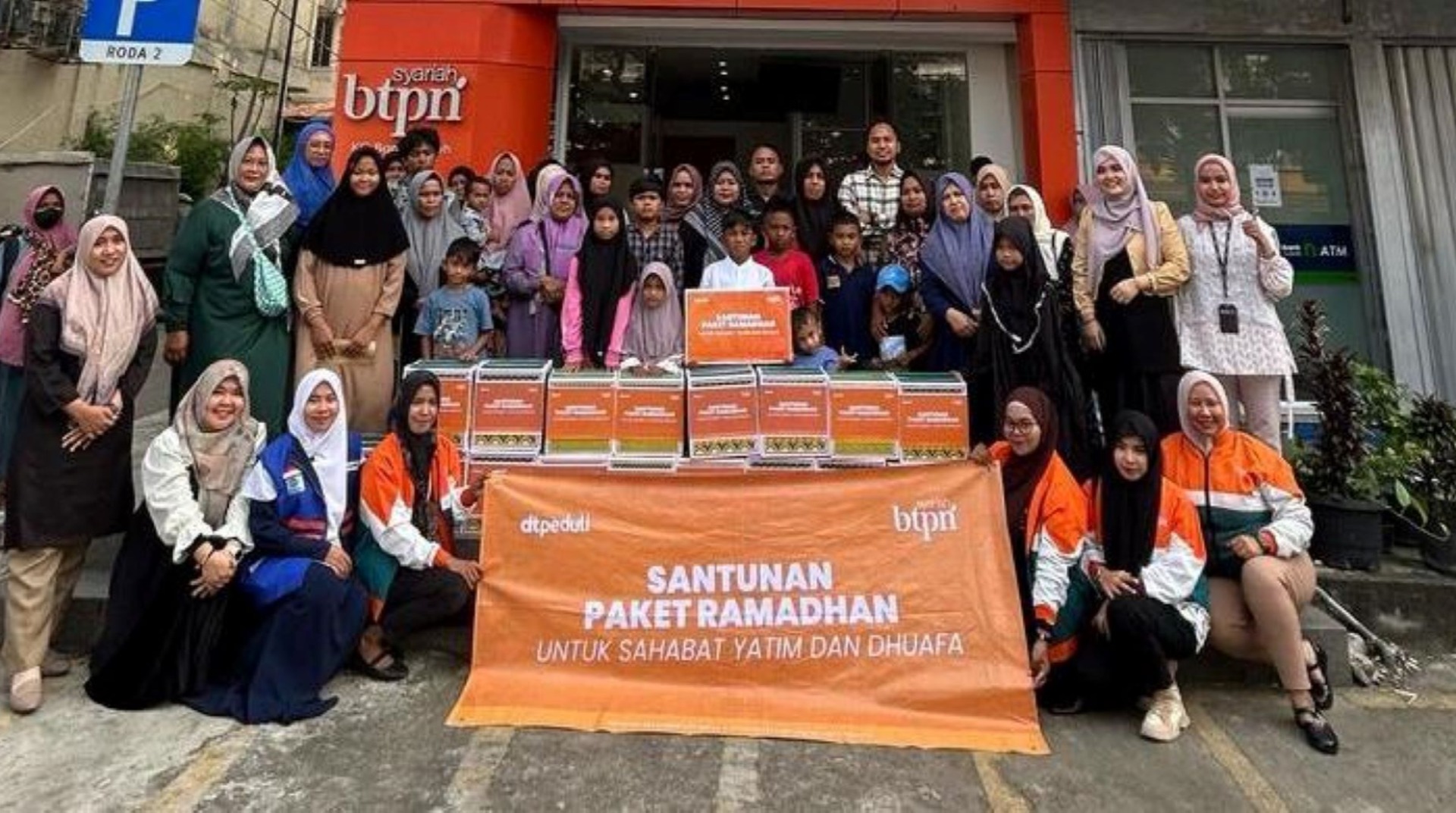 BTPN Syariah Bersama DT Peduli Aceh Bagikan 41 Paket Bingkisan dan Santunan