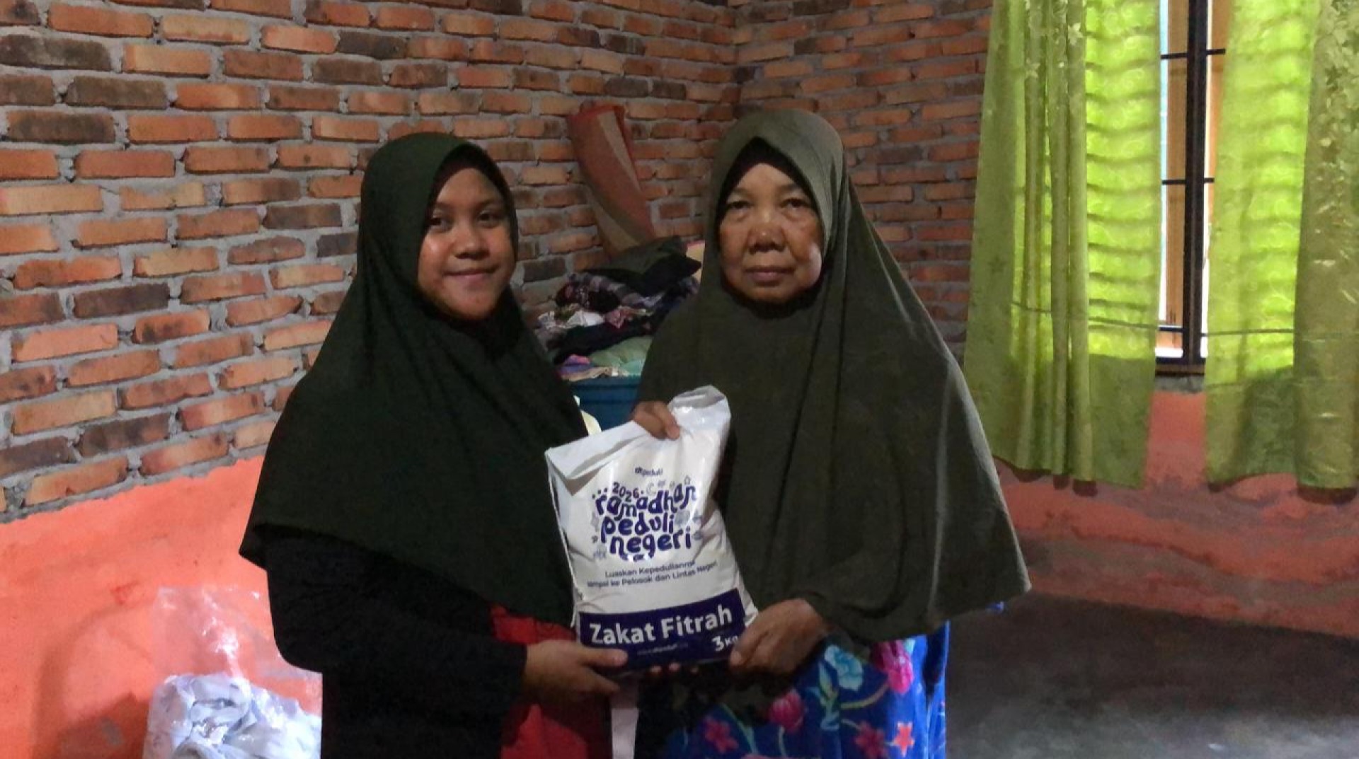 Tebar Kebaikan di Akhir Ramadhan, DT Peduli Sumut Salurkan Zakat Fitrah di Kabupaten Langkat