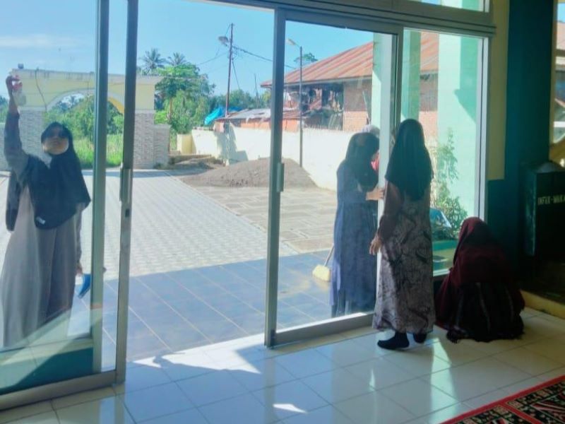 Masjid Rapi, Santri Rumah Tahfidz Qur’an Lakukan Aksi Bersih-Bersih Masjid