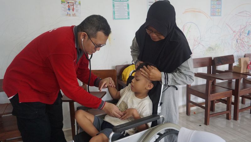 Sentuhan Kepedulian di Gresik, DT Peduli Gelar Cek Kesehatan Gratis dan Khitan Barokah untuk Penghuni Panti Disabilitas dan Warga Sekitar