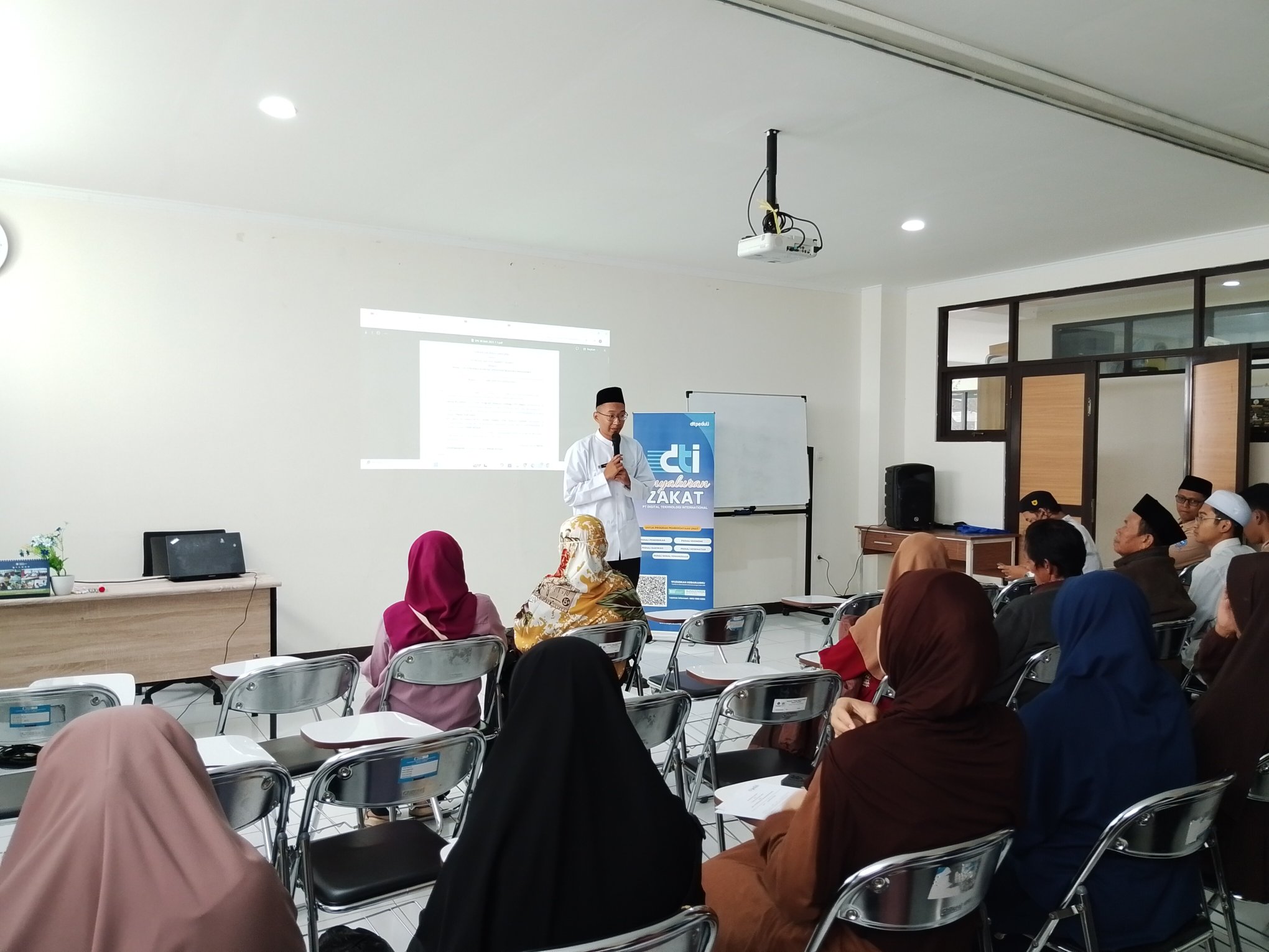 DT Peduli Bandung Gelar Penandatanganan MOU Beasiswa untuk Mahasiswa STAI DT