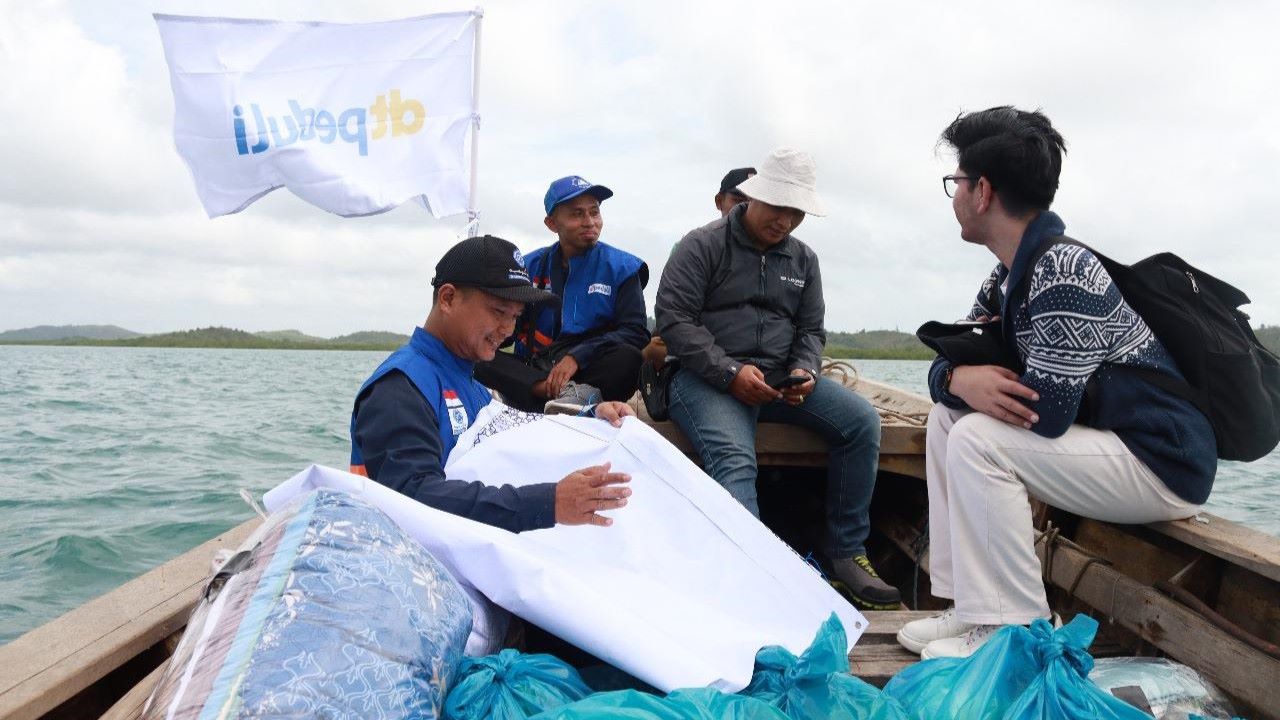 Bersama Masjid Al-Afdhol Grand Batam Mall, DT Peduli Kepri Bagikan Sembako untuk Warga Kepulauan