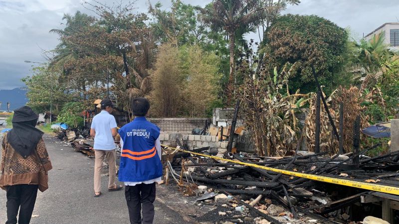 Cepat Tanggap, DT Peduli Sumbar Salurkan Bantuan untuk Korban Kebakaran