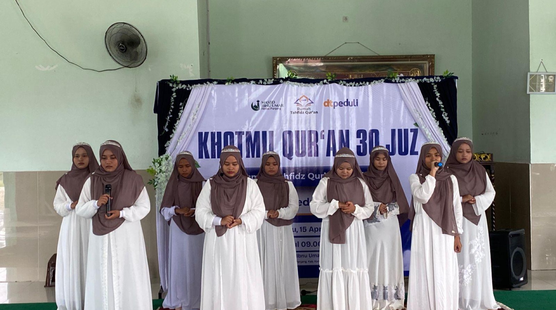 DT Peduli Riau Bersama Santri RTQ Masjid Ibnu Umar Gelar Khotmil Qur’an 30 Juz