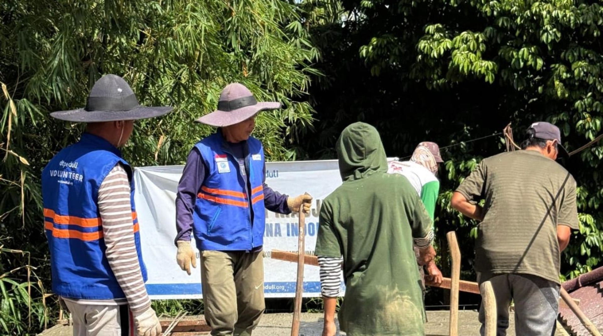 Bangkitkan Harapan, DT Peduli Sumbar Renovasi Masjid Pascabencana di Padang
