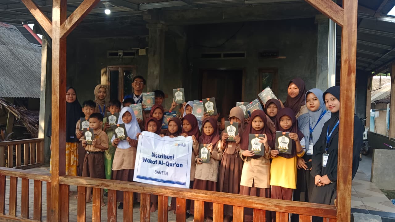 DT Peduli Serang Distribusikan Mushaf Al-Qur'an dan Iqro ke TPQ Miftahul Ulum di Pandeglang