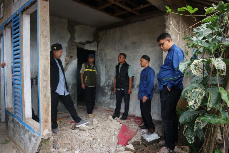 DT Peduli Bersama PT. Sansan Saudaratex Jaya Salurkan Bantuan untuk Penyintas Bencana Pergerakan Tanah Nyalindung