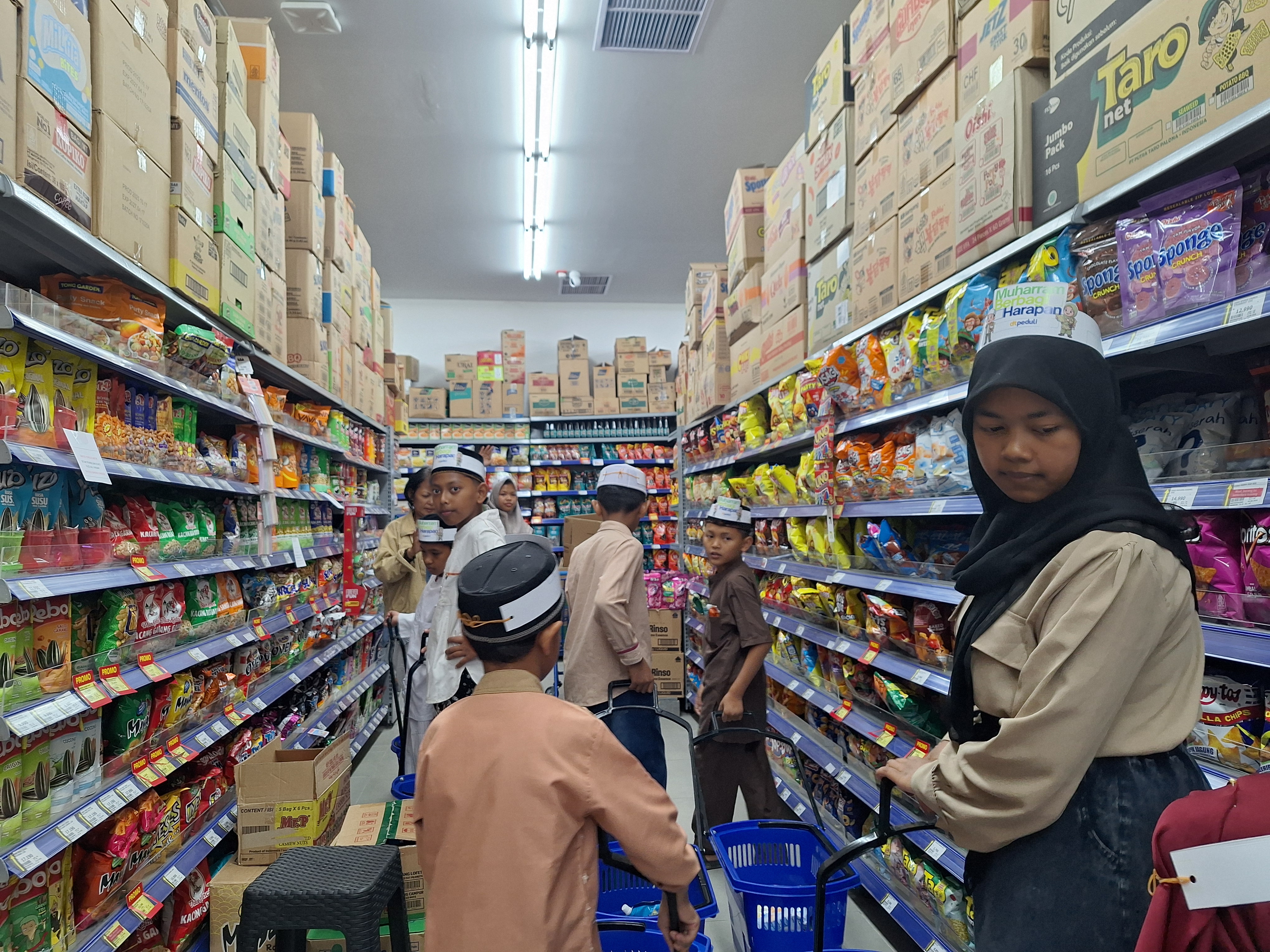 DT Peduli Malang Sukses Gelar Belanja Bahagia Bareng Yatim di Hypermart Living Plaza Sawojajar