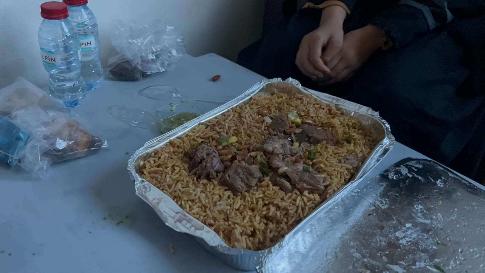 Ramadhan untuk Palestina, DT Peduli Hidangkan Ratusan Paket Buka Puasa untuk Warga dan Santri di Masjid DT Gaza