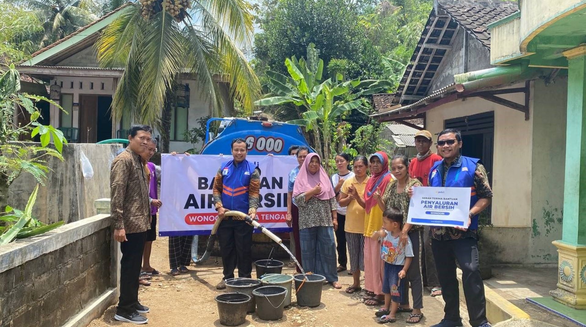 Bantu Hadapi Kekeringan Tahunan, DT Peduli Solo Salurkan 10 Tangki Air Bersih ke Wonogiri
