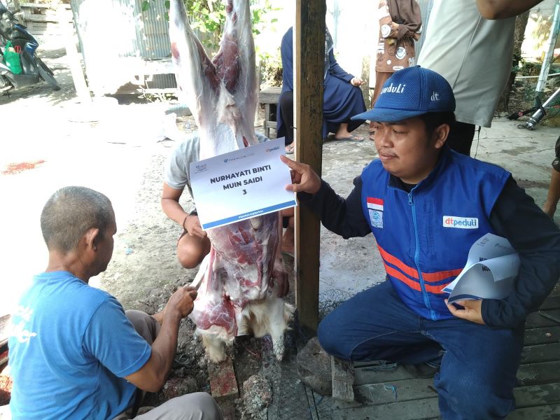 Paragon DC Banjarmasin dan DT Peduli Kalsel Salurkan Hewan Qurban di Hari Raya Iduladha 1446 H