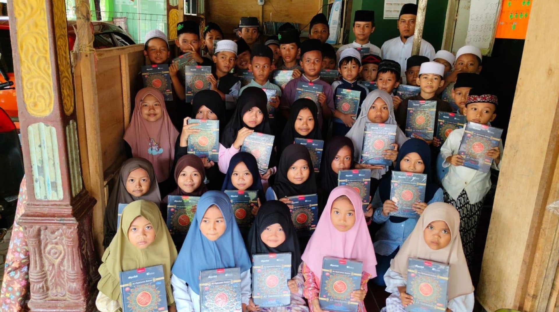 DT Peduli Bekasi Salurkan Mushaf Al-Qur'an di TPA Al-Fathiya Bekasi