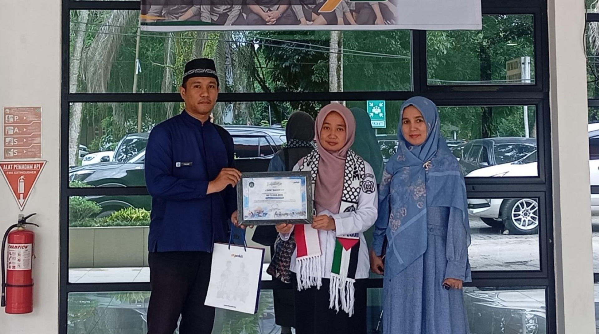 Komunitas Jumat Barokah DPMPTSP Medan Salurkan Donasi untuk Palestina melalui DT Peduli Sumut