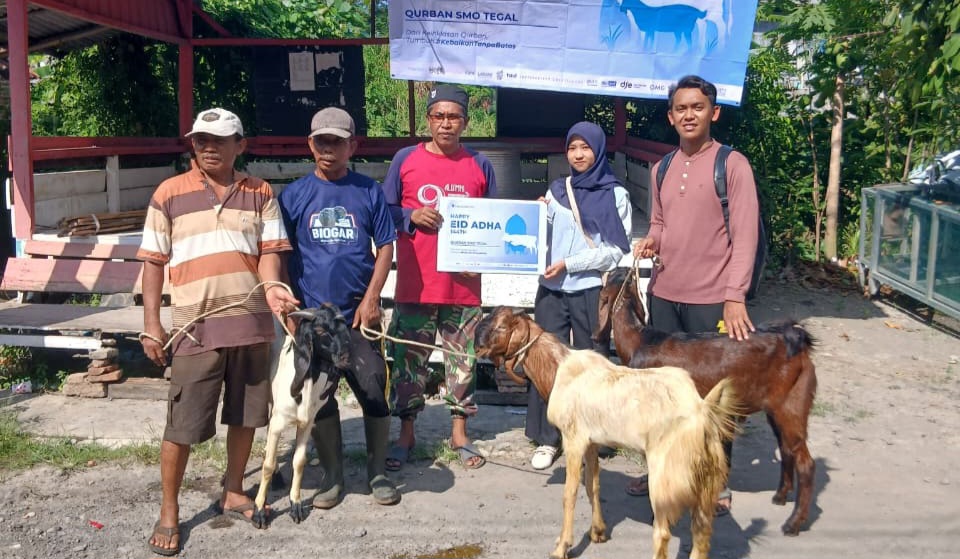 PT. Paragon Tegal dan DT Peduli Jateng Salurkan Hewan Qurban untuk Warga Ring 1 Perusahaan