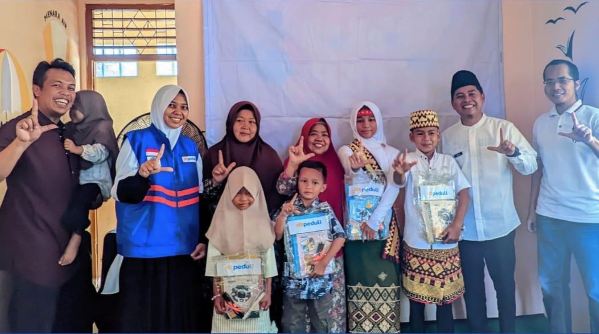 DT Peduli Metro dan Perpustakaan Cahaya Ilmu Bersinergi Salurkan Beasiswa untuk Pelajar Berprestasi