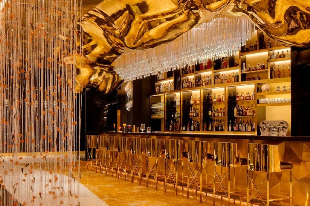 Gilt Bar Opens At Dubais Iconic Burj Al Arab Hotel Dubai Travel ...