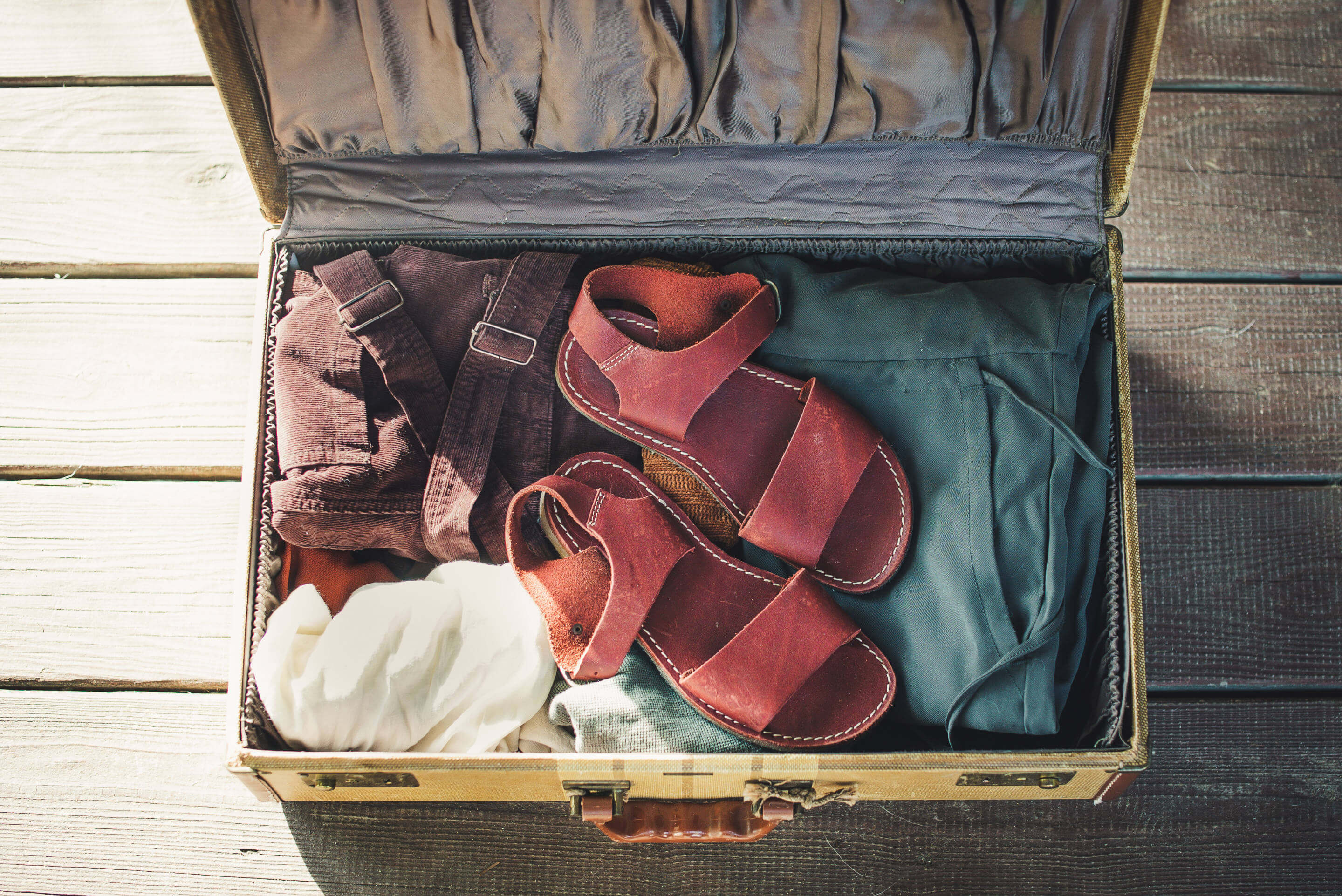 Best Tips & Tricks on How to Pack Shoes in a Suitcase