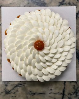 St. Honoré Tart 9” 12 portions