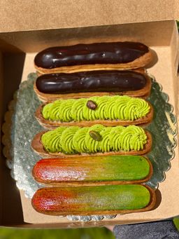ÉCLAIRS