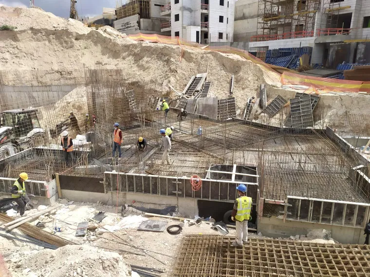 בניית שלד — יציקת התקרה