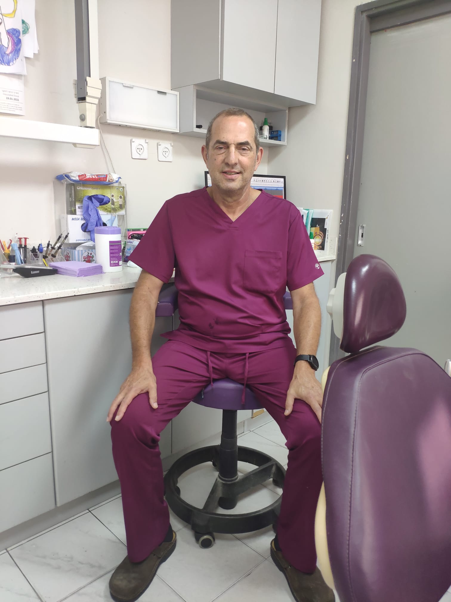 ד"ר יצחק טושינסקי במרפאה