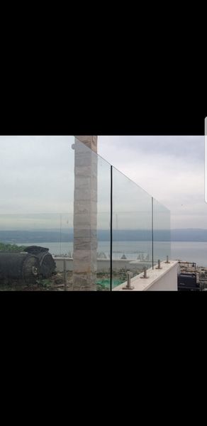 מעקות שתולים - עידן הזכוכית