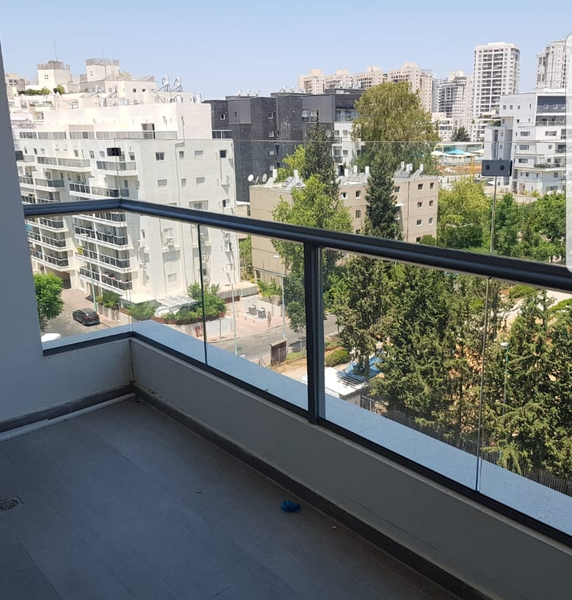 הגבהת מעקה - עידן הזכוכית