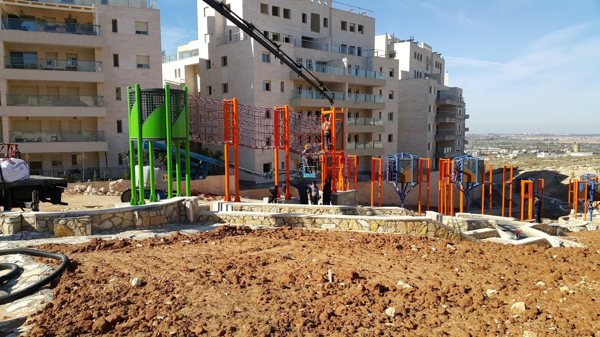 הקמת יישוב עירוני - צור יצחק