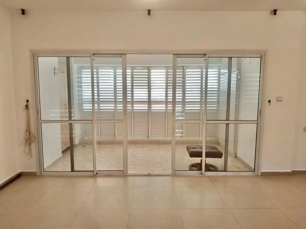 להשכרה במרום נווה דירת 4 חד'
