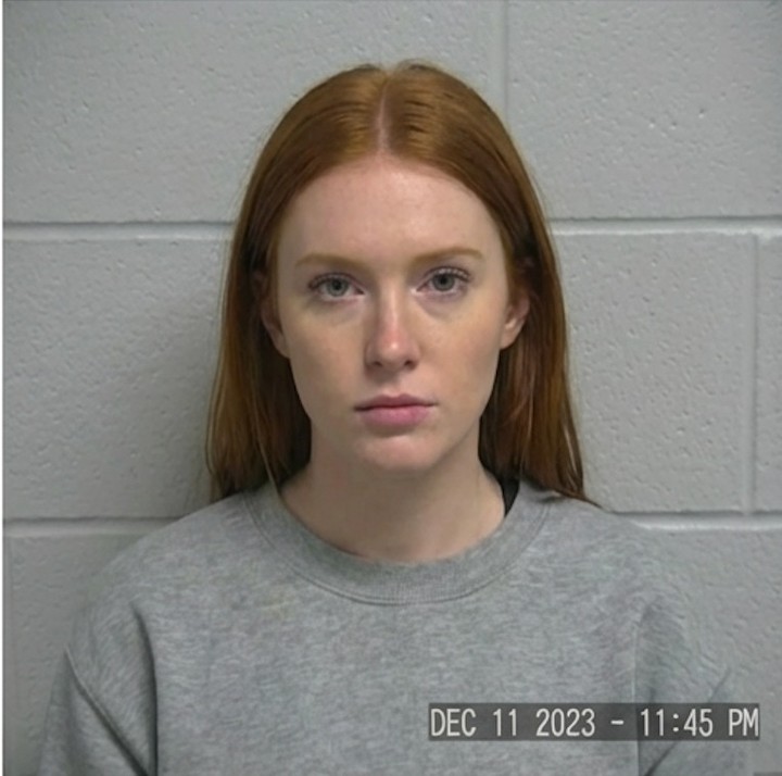 FLORIDA WOMAN  ARRESTED AFTER BREAKING INTO PETCO AT 3AM TO “CONFRONT” PARROT OVER $200 DEBT