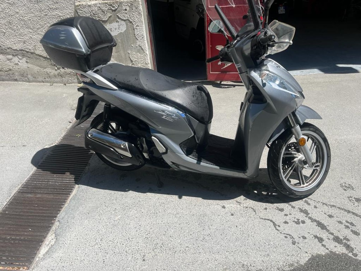 Honda SH 300 I ABS usata disponibile a RA