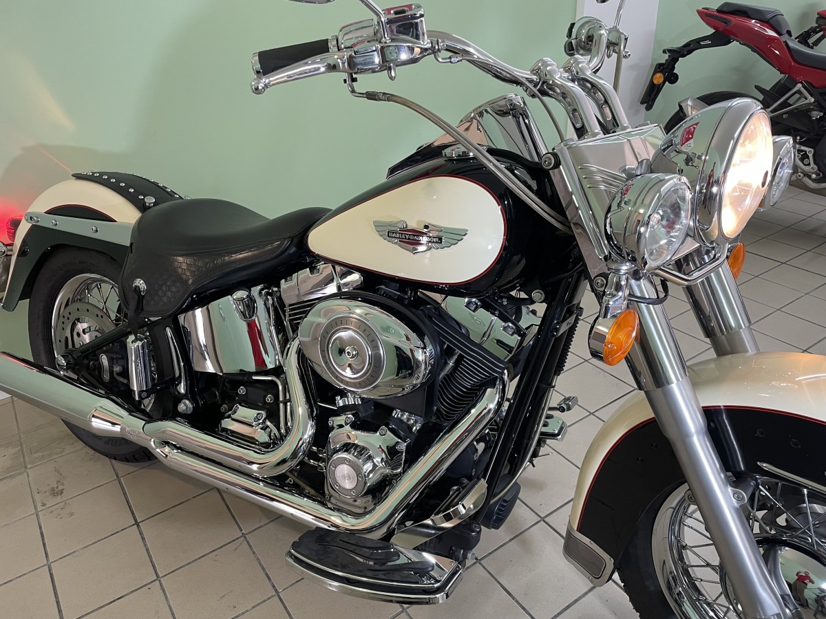 Harley-Davidson Softail Heritage FLSTC
