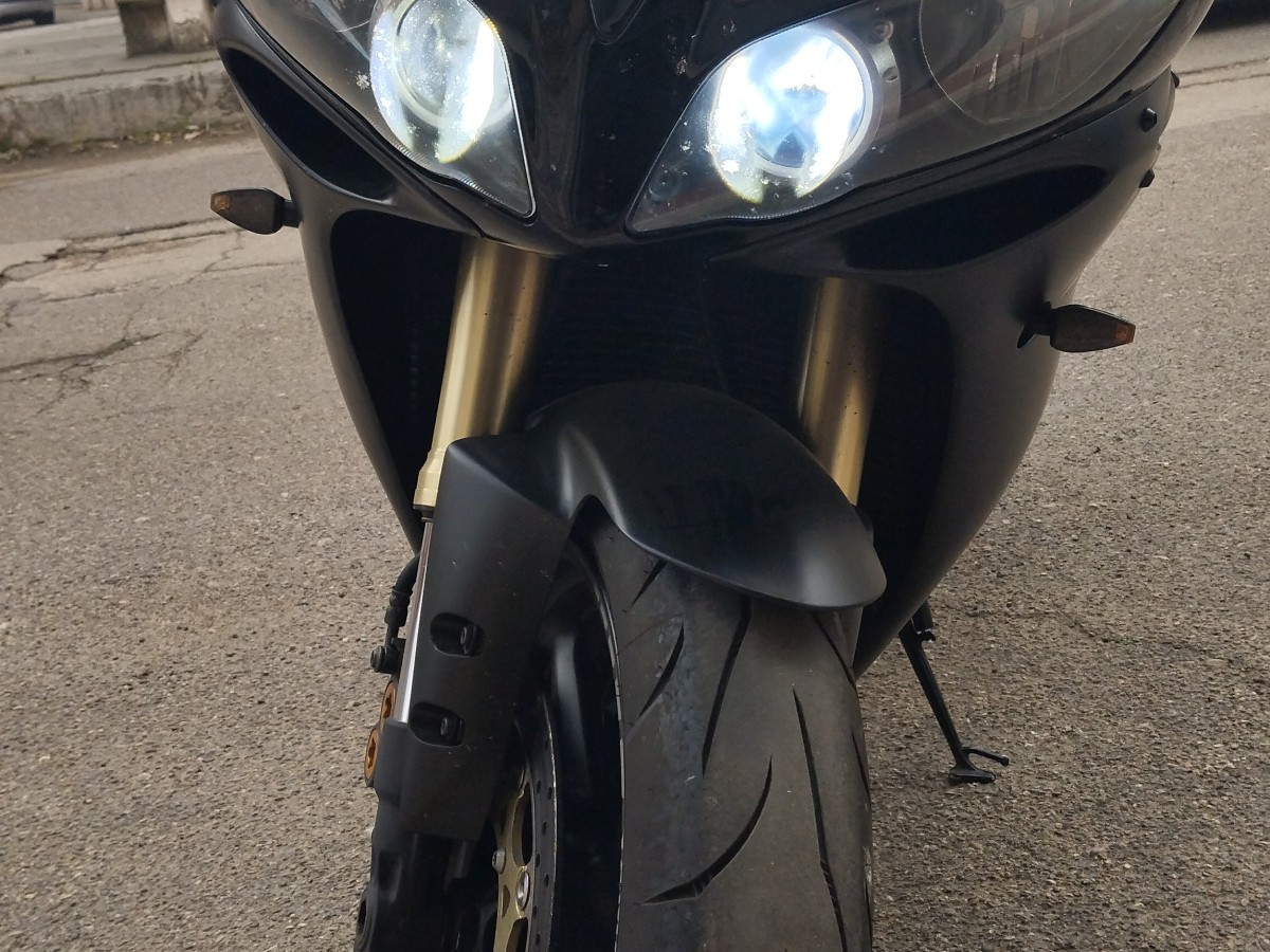 Yamaha YZF R1