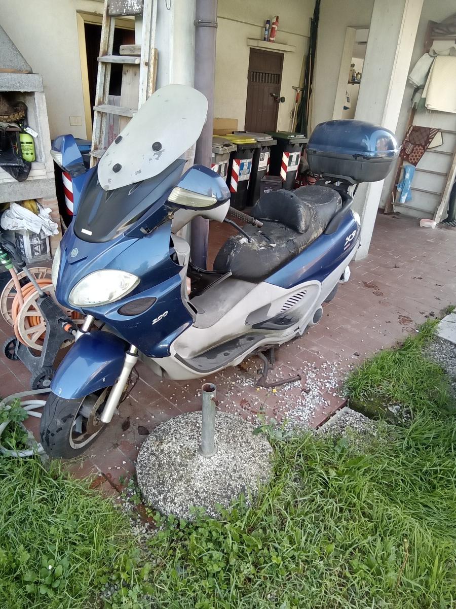 Piaggio X9 200