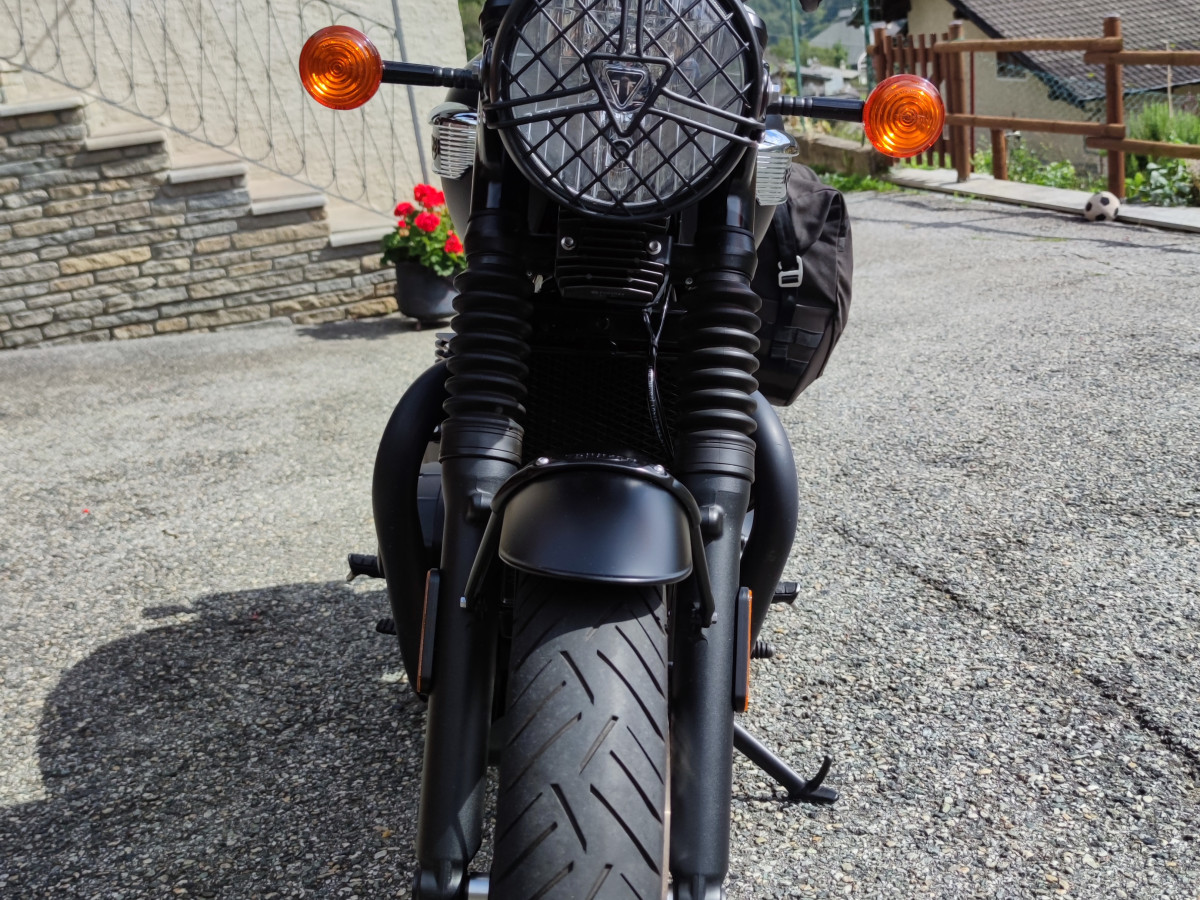 Triumph Bonneville T100 Black