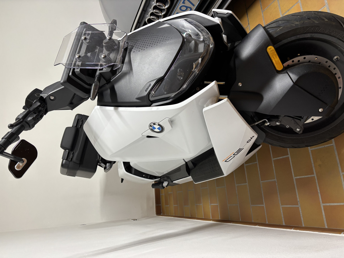 BMW CE 04