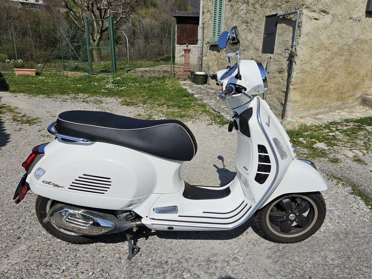 Piaggio Vespa 300 GTS hpe Super ABS