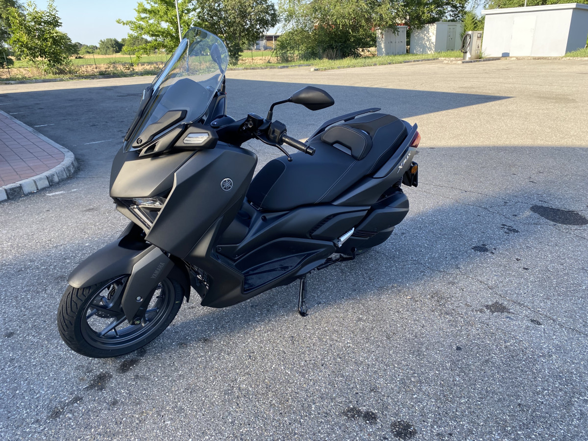 Yamaha X-Max 300