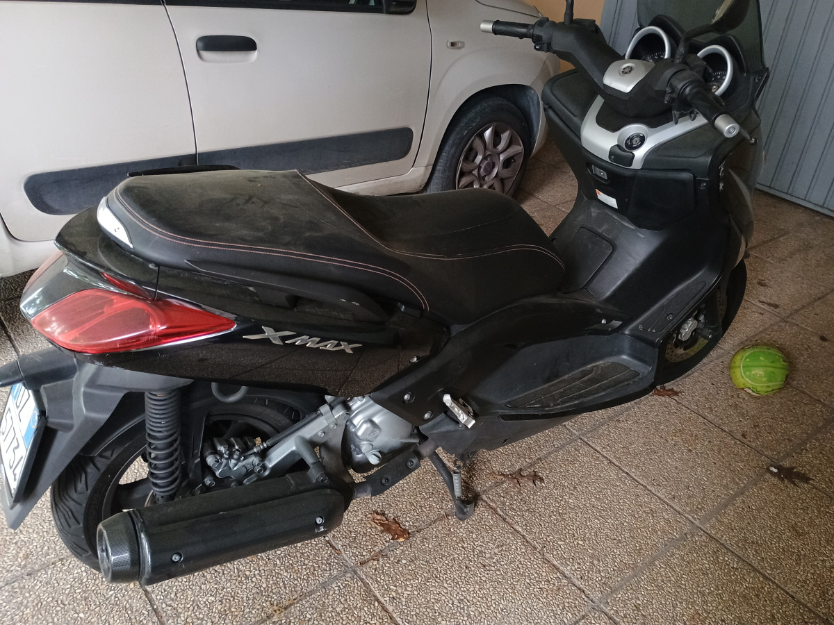 Yamaha X-Max 250