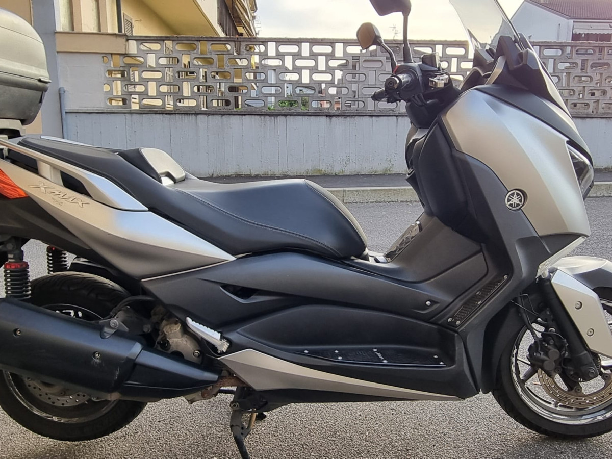 Yamaha X-Max 300